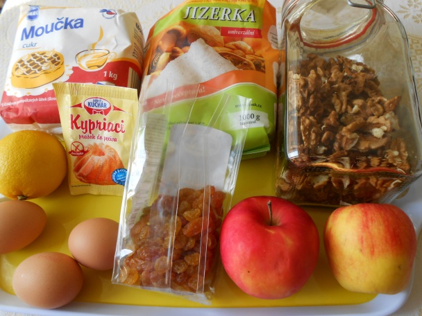 Rýchly koláč s jablkami a orechmi (fotorecept) - obrázok 1