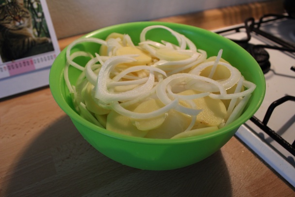 Španielska zemiaková tortilla s cuketou - obrázok 1