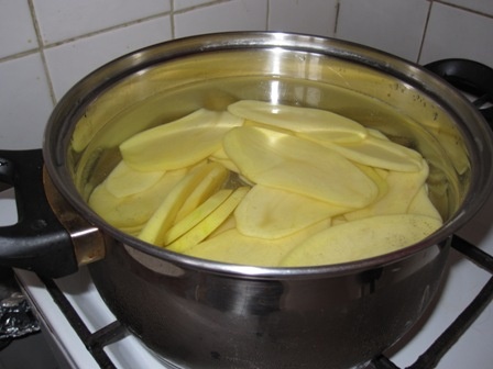 Zapekané zemiaky s pečenou cuketou - obrázok 1