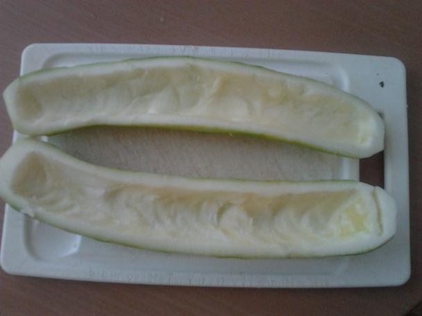 Zapekaná cuketa plnená zeleninou - obrázok 1