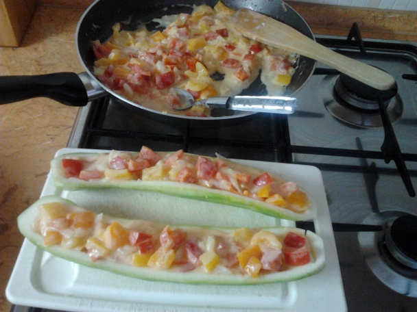 Zapekaná cuketa plnená zeleninou - obrázok 4