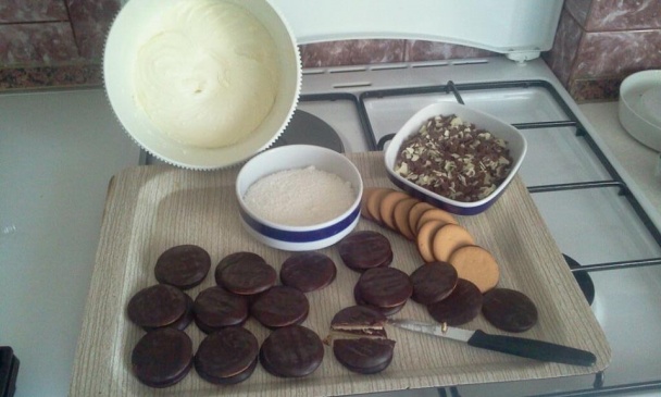 Mesiačiky z polomáčaných piškót - Jaffa mesiačiky - obrázok 1