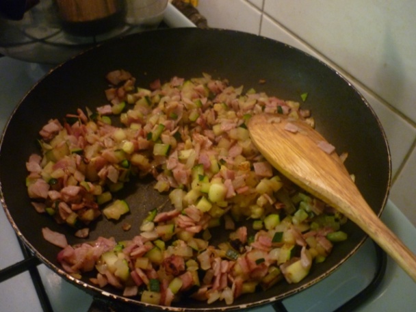 Cestoviny s cuketou, šunkou a parmezánom - obrázok 2