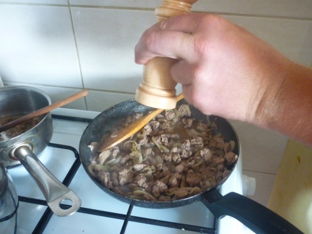 Halušky s kyslou kapustou, pečeňou a smotanou (fotorecept) - obrázok 4