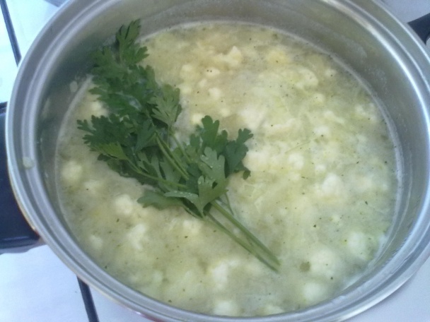 Karfiolová polievka so strúhanými zemiakmi - obrázok 4