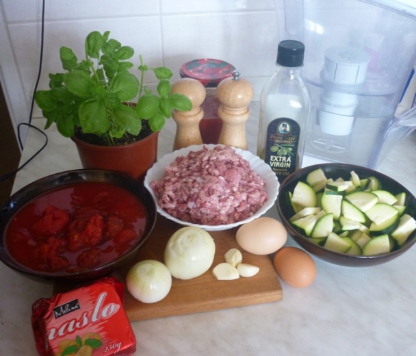 Mäsové guľky v paradajkovej omáčke s cuketou a domácimi tagliatelle (fotorecept) - obrázok 1