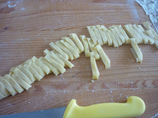 Mäsové guľky v paradajkovej omáčke s cuketou a domácimi tagliatelle (fotorecept) - obrázok 7