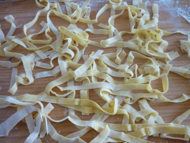 Mäsové guľky v paradajkovej omáčke s cuketou a domácimi tagliatelle (fotorecept) - obrázok 8