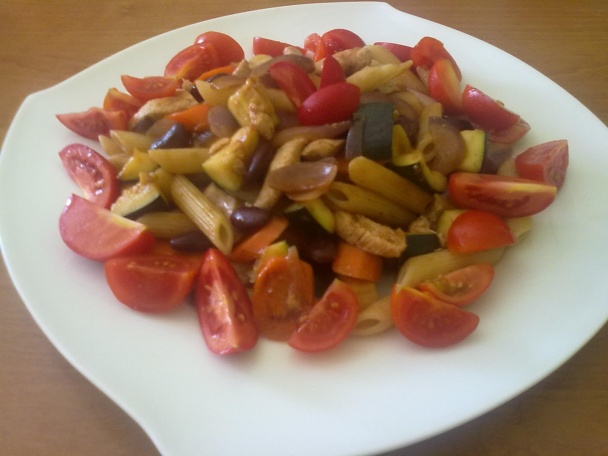 Kuracie so zeleninou, červenou fazuľou a cestovinami - obrázok 1