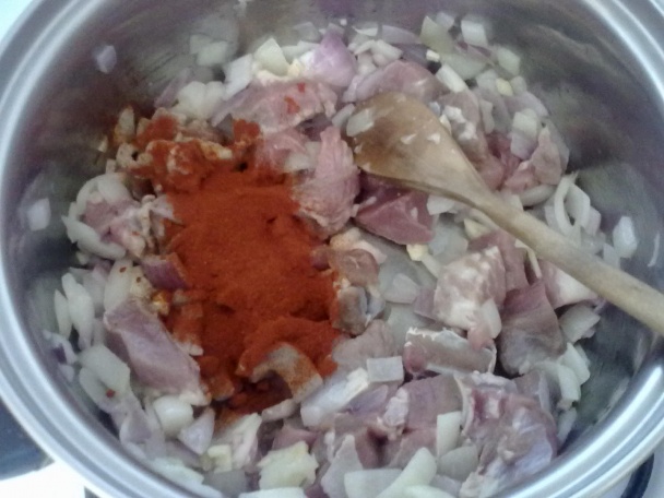 Guláš s cuketou - obrázok 2