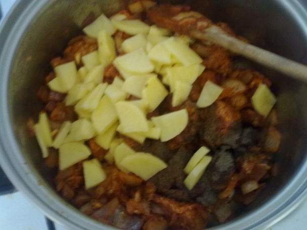 Guláš s cuketou - obrázok 3