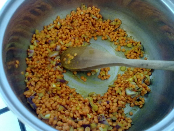 Červená šošovica s cuketou, kari a parenou kuracinkou (fotorecept) - obrázok 3