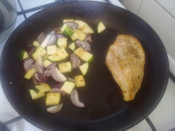 Kurací steak s ryžou a zeleninou - obrázok 1