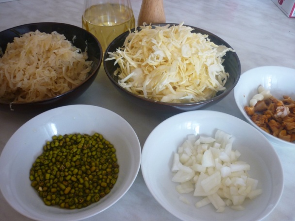 Kapustnica s fazuľou mungo a vlašskými orechami - obrázok 1