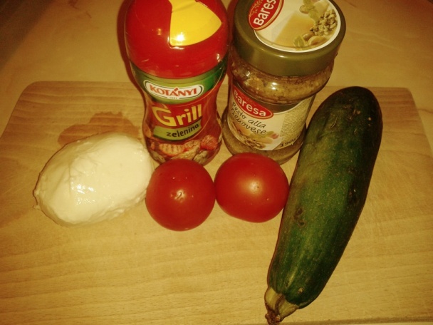 Zapekaná cukina s mozarellou a paradajkou (fotorecept) - obrázok 1