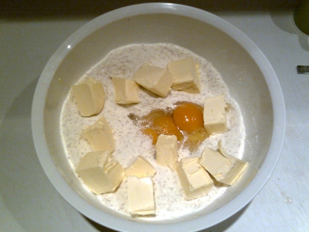 Jablkový koláč z hneteného cesta so snehom (fotorecept) - obrázok 1