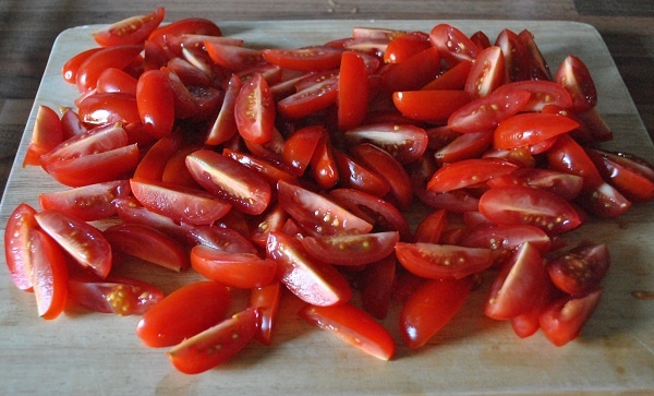 Cestoviny s kozím syrom, špenátom a paradajkami - obrázok 1