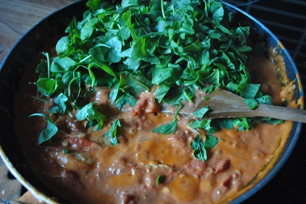 Cestoviny s kozím syrom, špenátom a paradajkami - obrázok 3