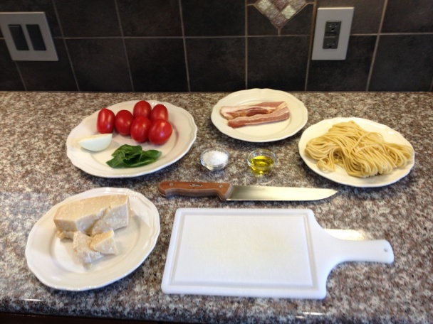 Bucatini s rajčinovou omáčkou a slaninkou - obrázok 1