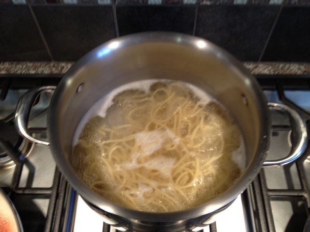 Bucatini s rajčinovou omáčkou a slaninkou - obrázok 8