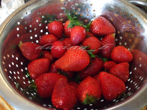 Tvarohovo - pudingová torta s jahodami - obrázok 6