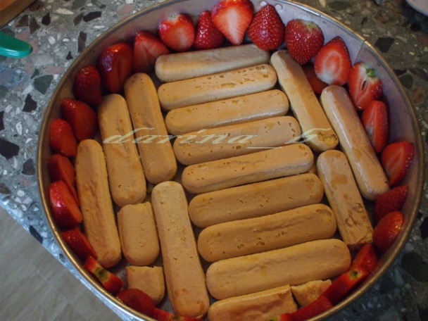 Tvarohovo - pudingová torta s jahodami - obrázok 7