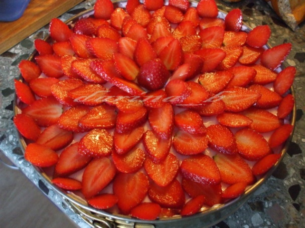 Tvarohovo - pudingová torta s jahodami - obrázok 10