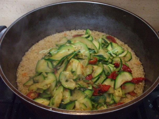 Bulgur s tofu, cukinou a kukuricou - obrázok 8