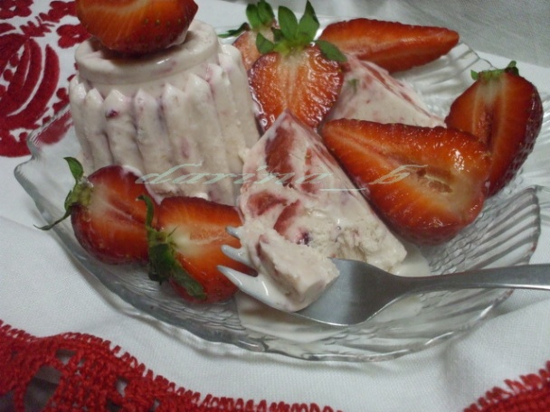 Domáca tvarohová zmrzlina s jahodami - obrázok 10