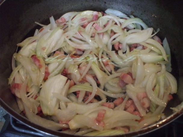 Kotlíkový guláš z kuracieho mäsa - obrázok 1