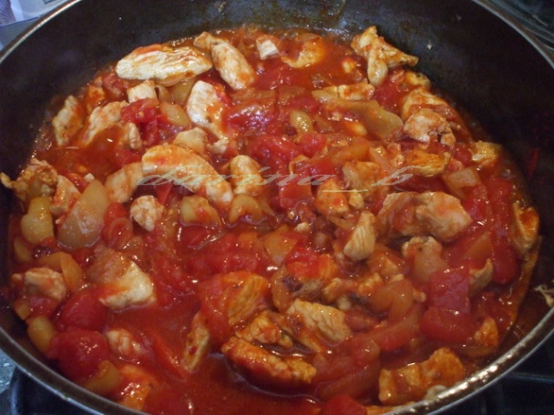 Kotlíkový guláš z kuracieho mäsa - obrázok 4