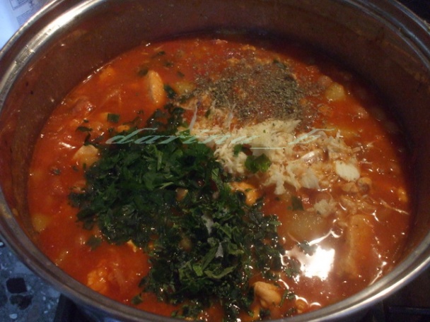 Kotlíkový guláš z kuracieho mäsa - obrázok 7