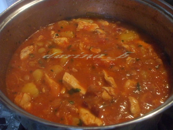 Kotlíkový guláš z kuracieho mäsa - obrázok 8