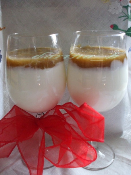 Jogurtový krém s rebarborovým pyré - obrázok 9