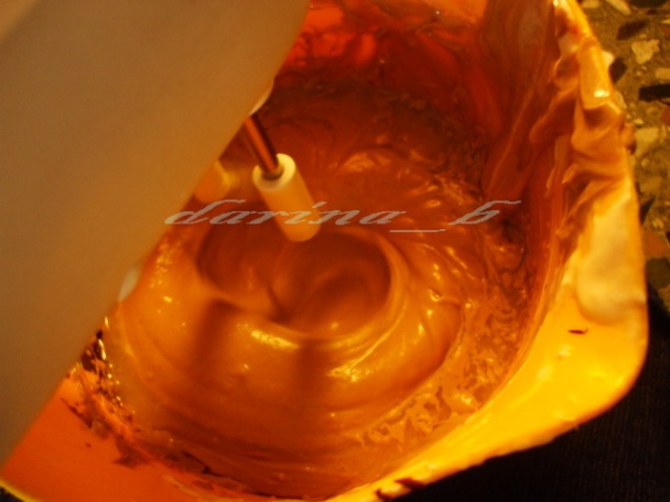 Nepečená dvojfarebná tvarohová torta - obrázok 5