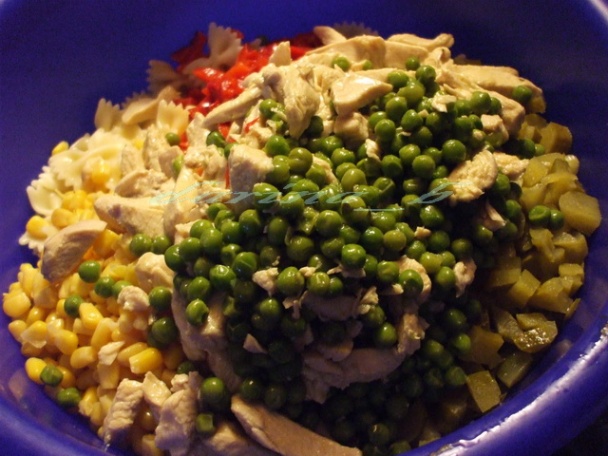 Cestovinový šalát s kuracím mäsom - obrázok 4