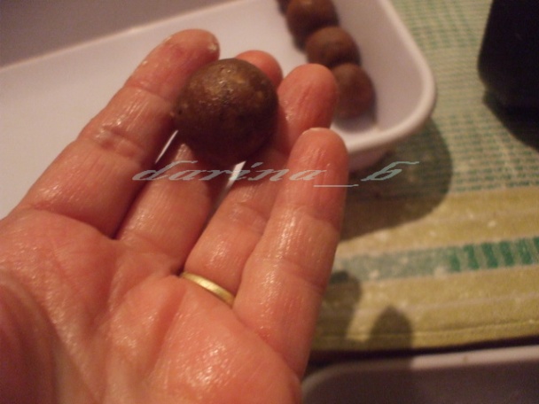 Gaštanovo-orechové guľky v marcipáne - obrázok 3