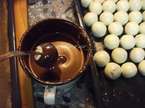 Gaštanovo-orechové guľky v marcipáne - obrázok 8