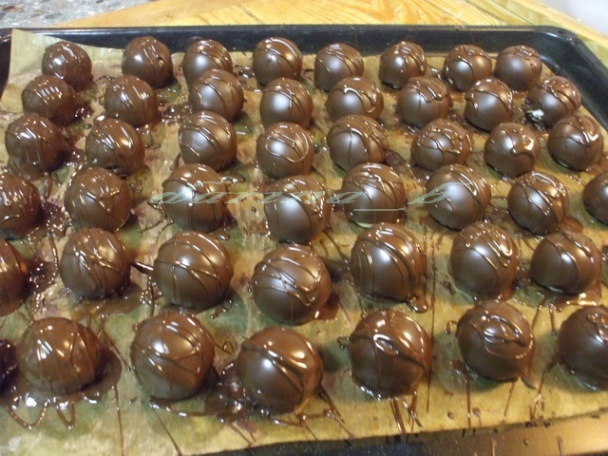 Gaštanovo-orechové guľky v marcipáne - obrázok 9