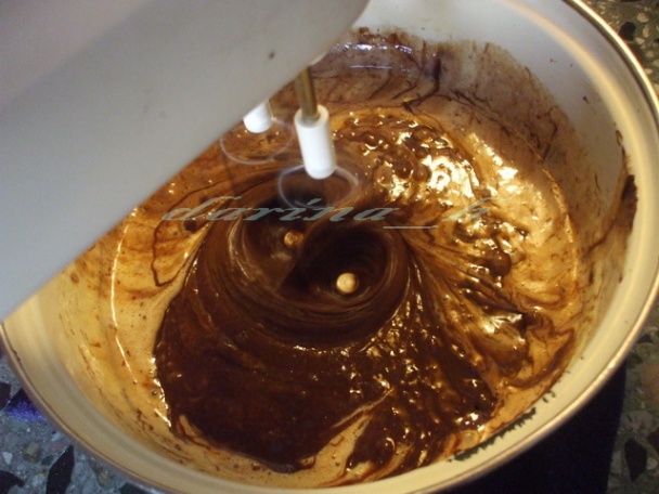 Čokoládovo - tvarohová torta s višňami  - obrázok 3