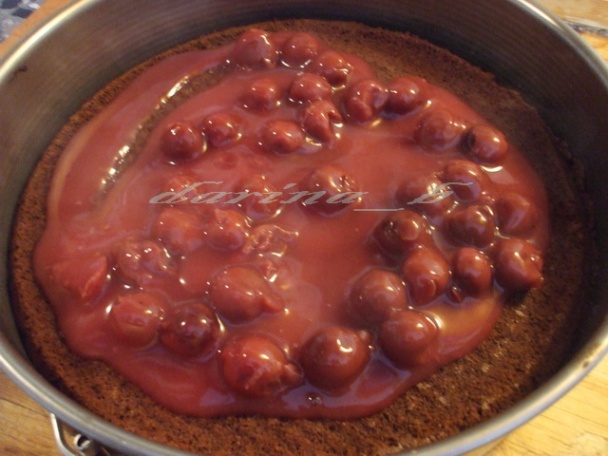 Čokoládovo - tvarohová torta s višňami  - obrázok 7