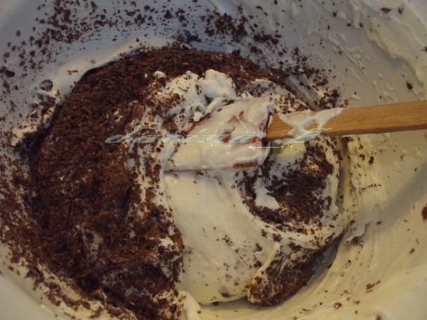 Čokoládovo - tvarohová torta s višňami  - obrázok 8