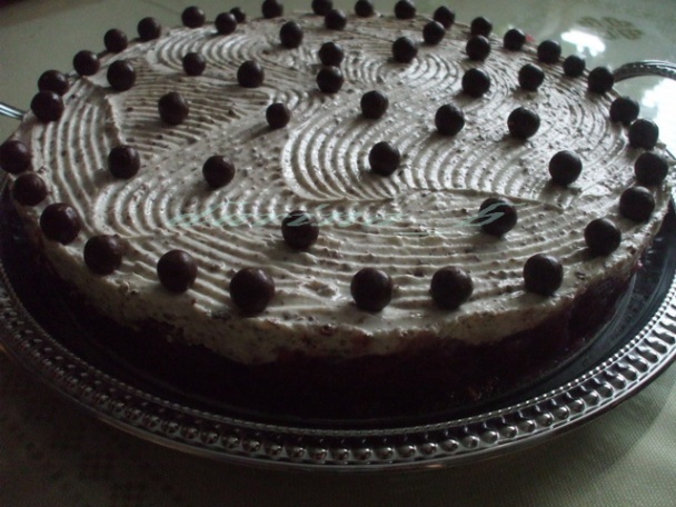 Čokoládovo - tvarohová torta s višňami  - obrázok 10