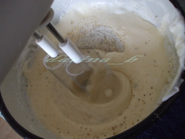 Karamelová torta s orechami - obrázok 1