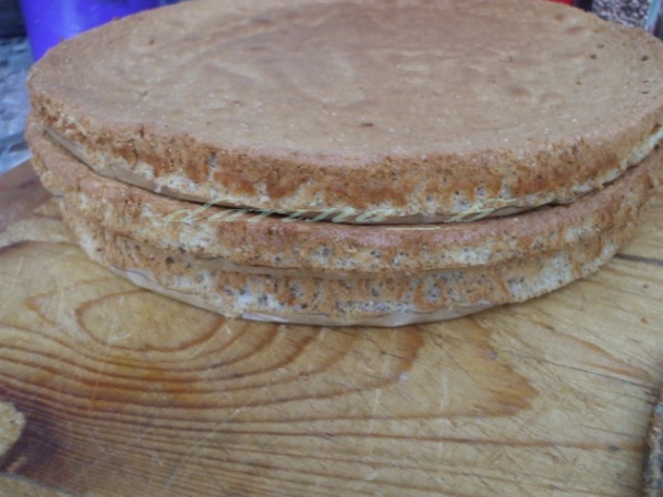 Karamelová torta s orechami - obrázok 4