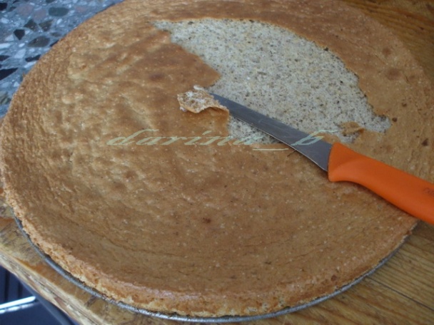 Karamelová torta s orechami - obrázok 5