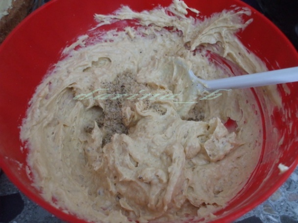 Karamelová torta s orechami - obrázok 8