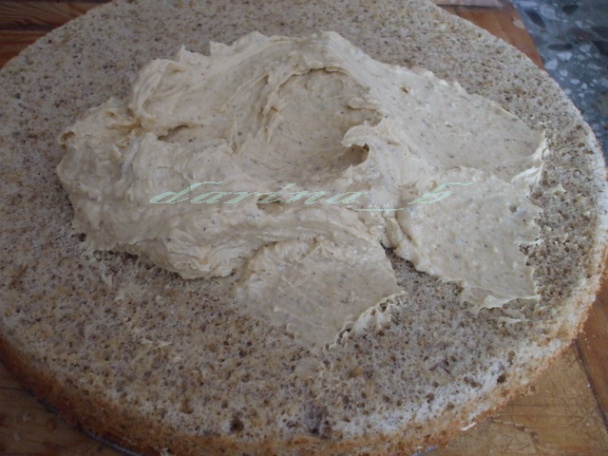 Karamelová torta s orechami - obrázok 9