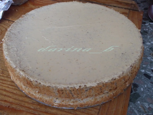 Karamelová torta s orechami - obrázok 10