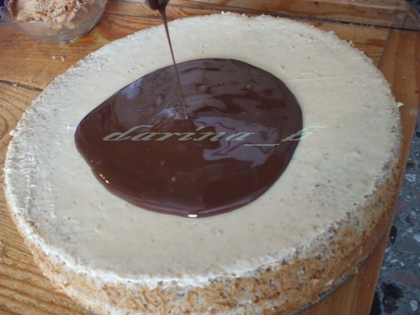 Karamelová torta s orechami - obrázok 11